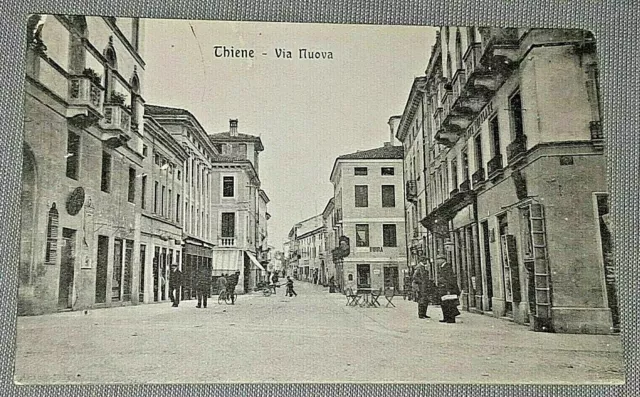 Antica CARTOLINA Veneto Vicenza THIENE -VIA NUOVA animata