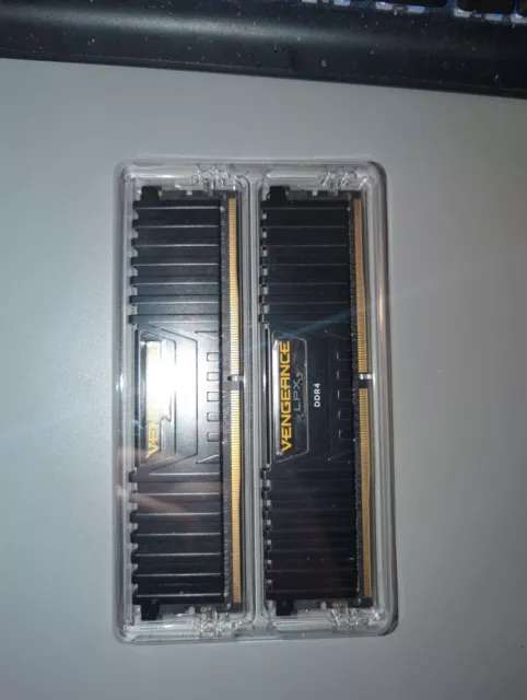 CORSAIR VENGEANCE LPX 16GB 2x 8GB CM4X8GD3000C16K4D DDR4 3000MHz