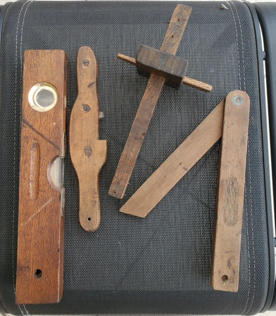 Anciens outils à bois. trusquin ,fausse équerre  niveau , traceur, ébénisterie