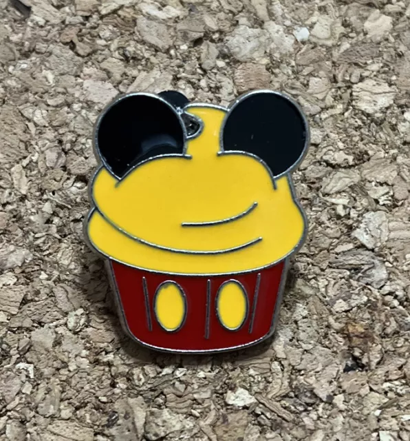 Disney Trading Pin Mickey Mouse Character Cupcake