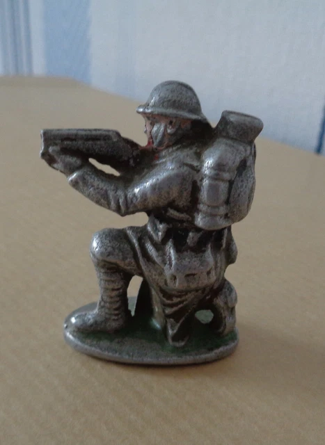 BONUX - 5 FIGURINES SOLDATS EN PLASTIQUE - INFANTERIE -JOUET ANCIEN-WW2