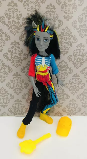 Mattel Monster High Doll Freaky Fusion Neighthan Rot B7