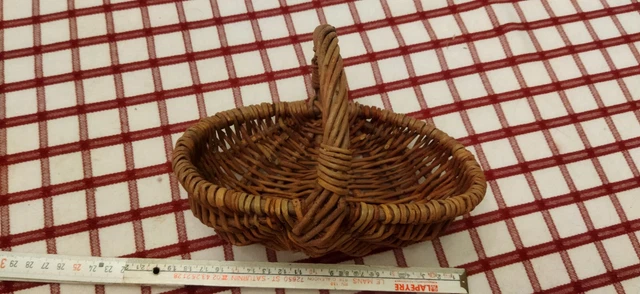 ANCIEN PETIT PANIER EN OSIER POUPEE DINETTE