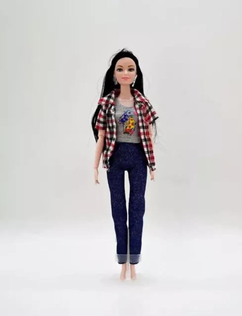 Ensemble décontracté pour poupée barbie avec baskets. Neuf