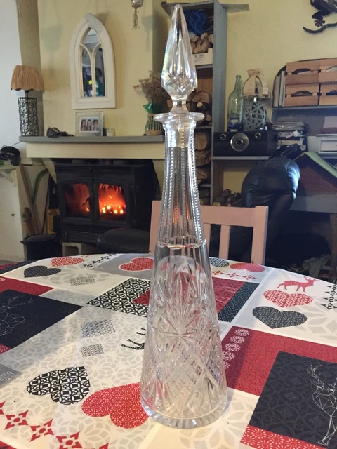 Ancienne sublime carafe à liqueur en cristal taillé St Louis