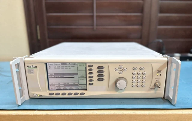 Anritsu MG3692A Microwave Signal Generator Sweeper 10 MHz-20 GHz w/Opts