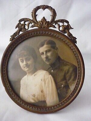 OLD ANTIQUE ROUND ORNATE bronze HANGING PICTURE FRAME WITH OLD PHOTO