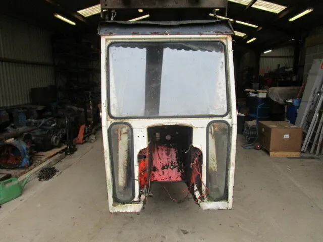 David Brown 885 Q Cab with Front & Side Glass & Roof