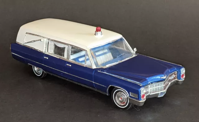 1:25 scale model 1966 Miller-Meteor Cadillac Combination Hearse Ambulance