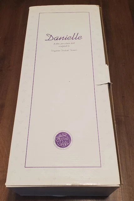 Hamilton Heritage Collection Danielle Doll New. X1480