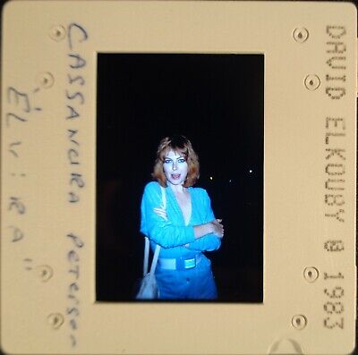 Br8-170 1983 Cassandra Peterson Elvira Celebrity Candid Orig 35Mm Color Slide