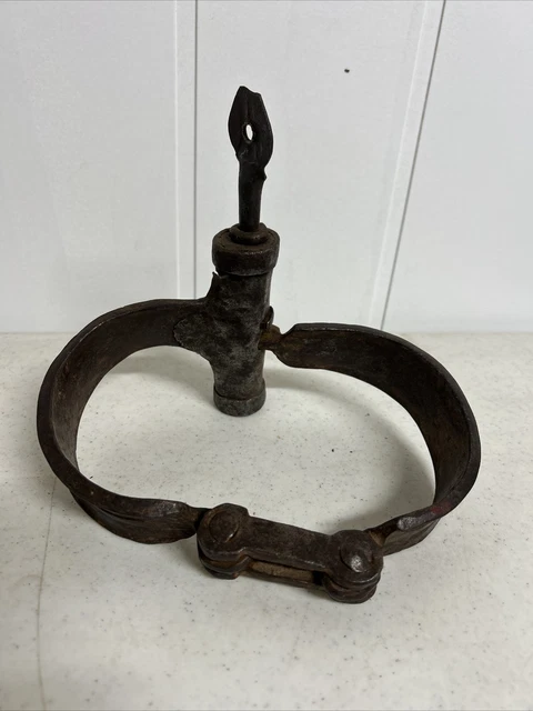 18th Or 19th Century Shackles Wrought Iron For Neck Collar