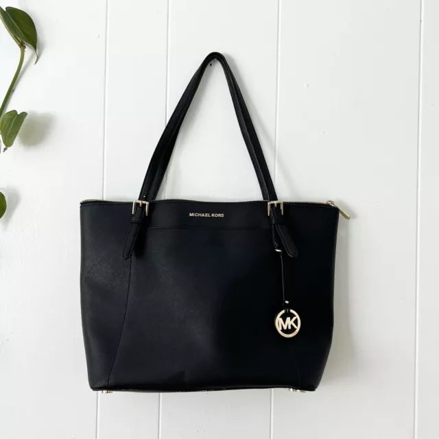 MICHAEL KORS VOYAGER Large Saffiano Leather Top-Zip Tote Bag Black $85. ...