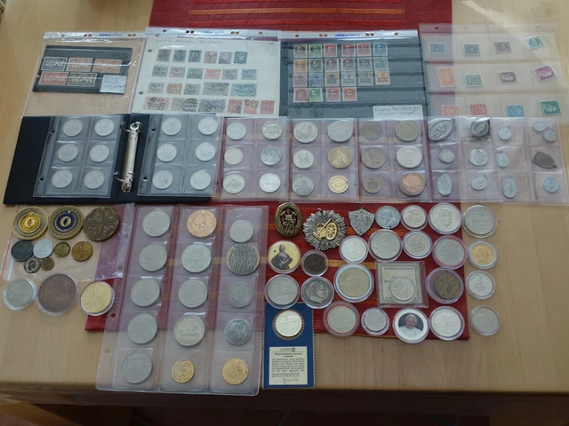 Konvolut- Alte und neue Medaillen und Briefmarken