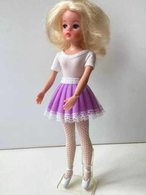 1970s Pedigree Sindy Doll Active Ballerina - Rivet Shoulders + Stand VGC