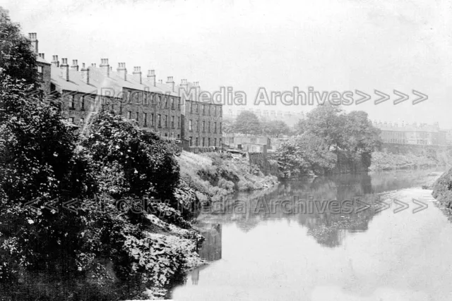 qxx-26 Maryhill Road, Forth & Clyde Canal, Glasgow, Scotland. Photo