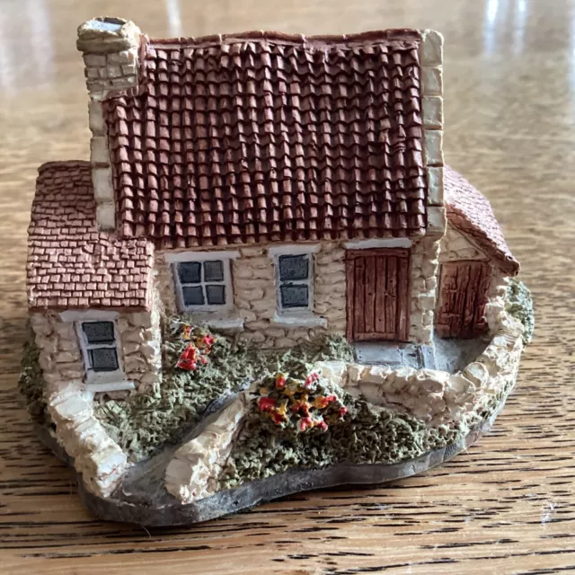 Lilliput Lane Inglewood pre-owned unboxed very good condition