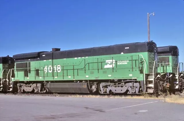 Bn 4018 B30-7A @ N Highlands, Ca _Original Train Slide