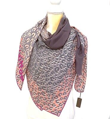 NWT LOUIS VUITTON Grey Pink Giant V Leopard Print Silk Square 