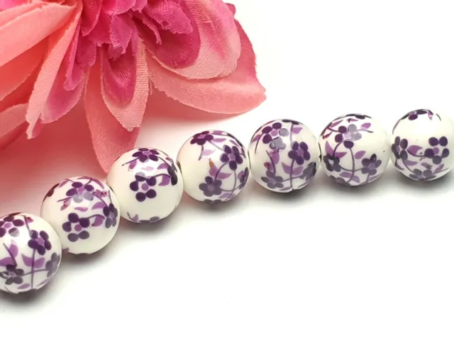 20 X  dutch beads / Keramik Porzellan Perlen mit lila Blumen Muster 12 mm