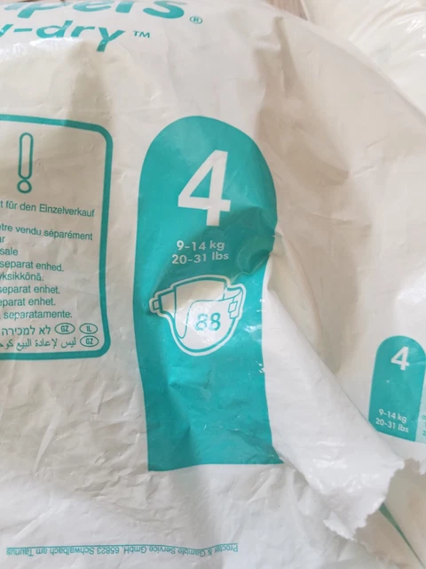 Lot de 78 couches changes bébé taille 4+   9-20kg  neuf 2