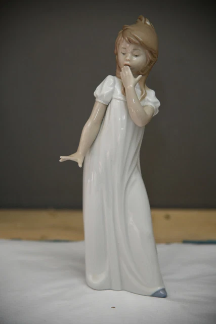 Lladro Nao China Porcelain Figurine Ornament