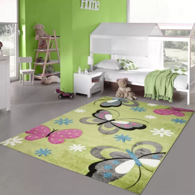 Un tappeto colorato con farfalle per la cameretta dei bambini ▸ resistente ▸