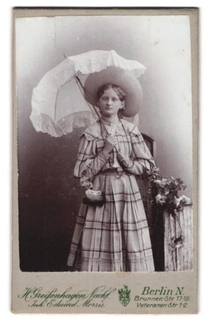 Fotografie H. Greifenhagen Nachf., Berlin, Brunnenstr. 17-18, Mädchen im karier