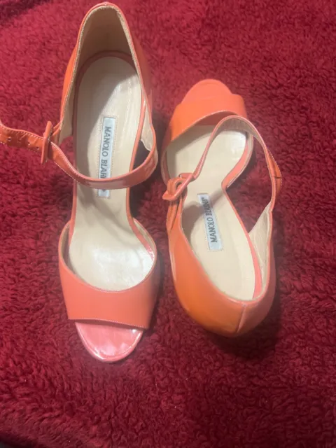 Manolo Blahnik 39 heel peach/salmon