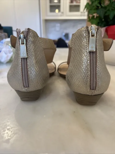 NEW Gold Kenneth Cole Reaction Great Gal Wedge Sandals, size 9