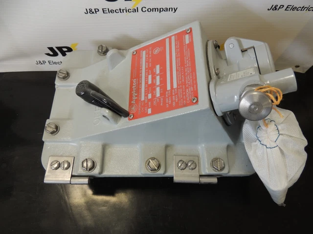 Appleton JBR3034-150 JDR-Receptacle InterLocked, 3 Wire, 4 Pole, 30 Amp, NEW