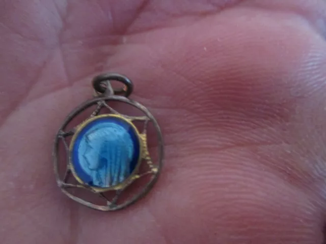 Ancienne mini médaille religieuse vierge notre dame lourdes 12mm  0,54gr.