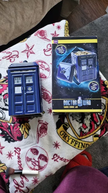 Zeon Doctor Who Ceramic Tardis Cookie / Biscuit Jar Boxed