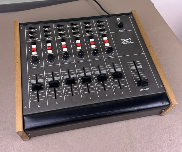 TEAC Model-2 Audio Mixer 6チャンネル TEAC MODEL 2 Audio Mixer 6 Channel Analog Mixer Vintage