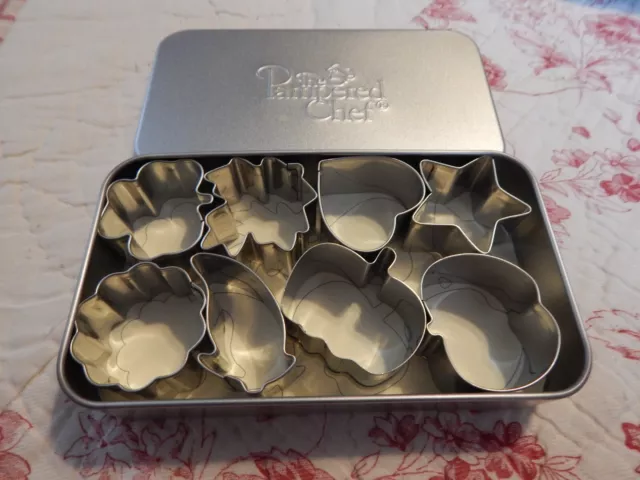 Pampered Chef Creative Cutters Set Mini Cookie Cutter Set of 8 Storage Tin 1095