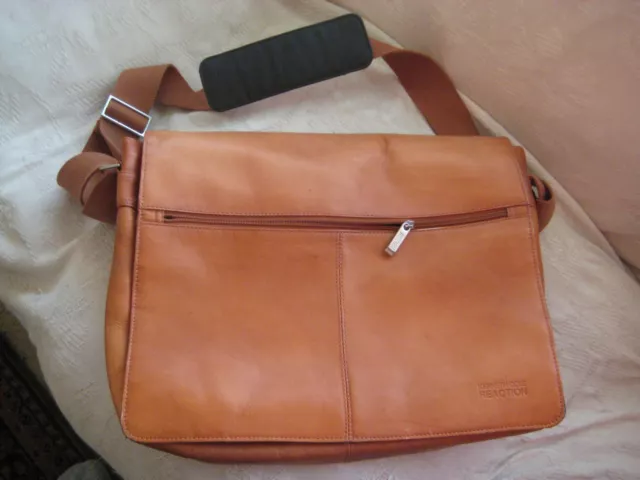 Kenneth Cole Reaction Tan Leather Laptop/Messenger Bag 52511N Excellent