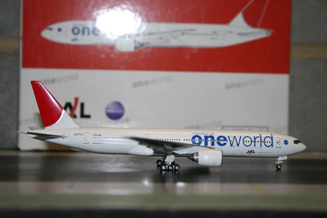 PHOENIX 1:400 JAL Japan Airlines Boeing 777-200 JA702J