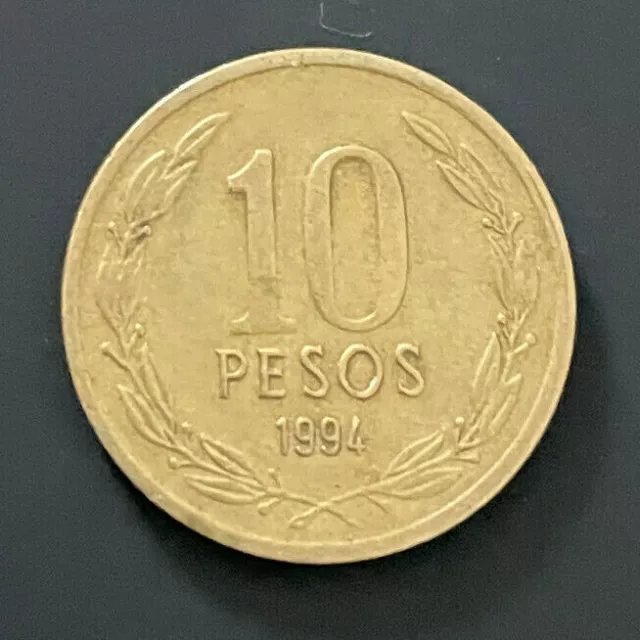 1994 Chile 10 Pesos Coin - SCARCE - FREE P&P