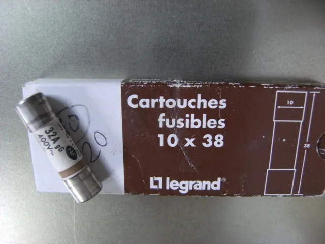 BOITE DE 10 CARTOUCHES - FUSIBLES  "NEUVES" - LEGRAND - 32 A  gG