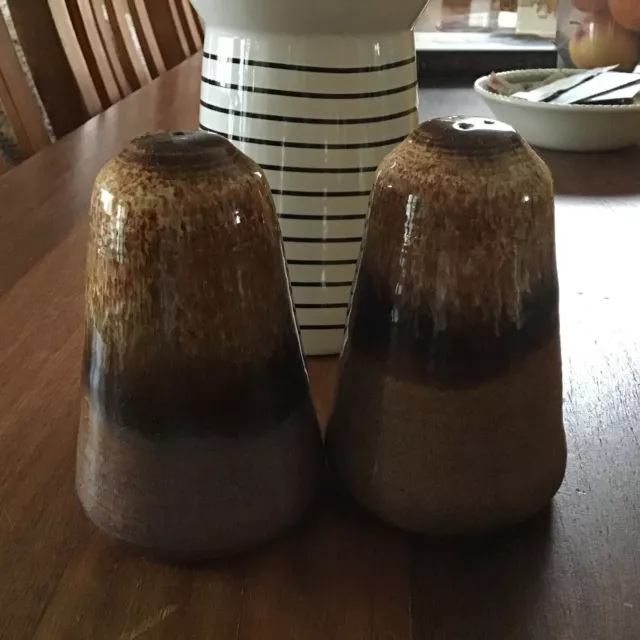 Vintage pottery salt and pepper shakers, 10 Cm .