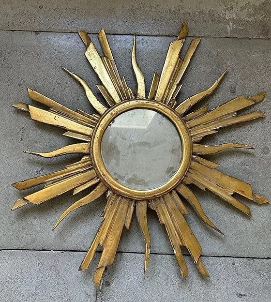 Ancien miroir soleil en bois sculpté et doré estampillé JC