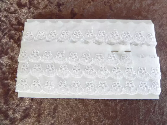 New Card of Broderie Anglaise White - 2.5cm x 4mts