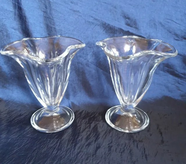 Ice cream sundae footed goblets x 2, trumpet-shaped clear glass tulip shape
