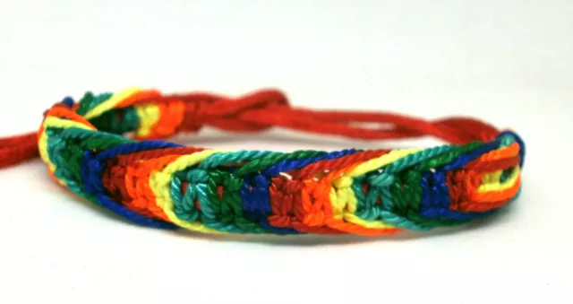 Pulsera Macrame Artesanal ( Marzo 6º) arcoiris  - en hilo de cola de ratón 2