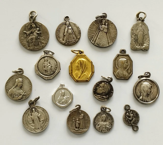 Lot De 10 Anciennes Médailles Religieuses En Métal - Christianisme