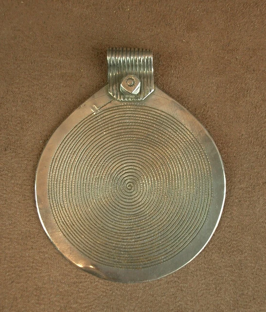 Pendentif Ancien En Argent Massif 925 Gravé De Symboles Asiatiques - Occasion En Parfait état