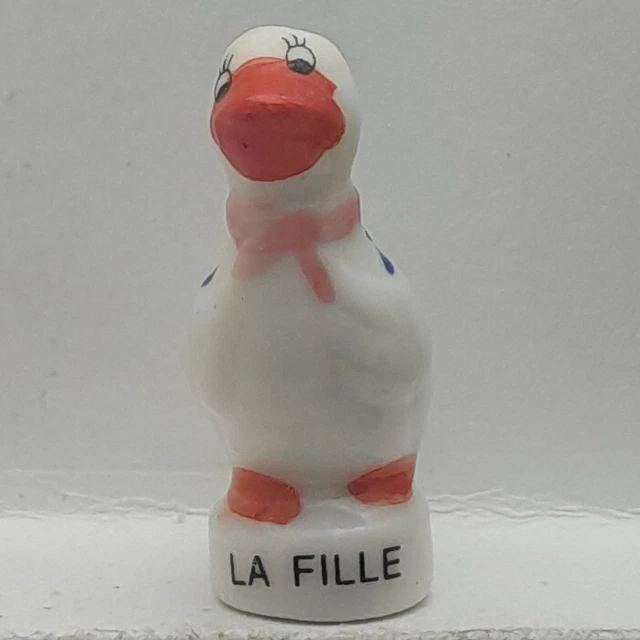 Fève La Fille Oie en porcelaine Pasquier Nordia 2004 (B17G)