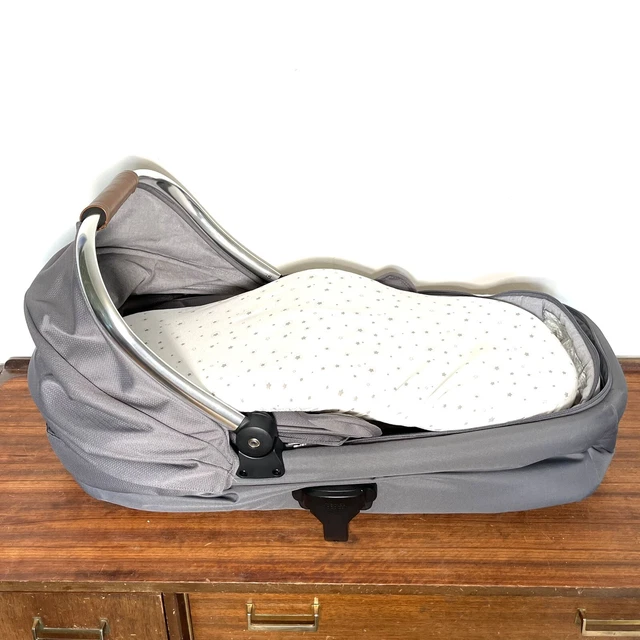 Cesta de colchón MAMAS & PAPAS Pram Moses - gris excelente estado Z23601