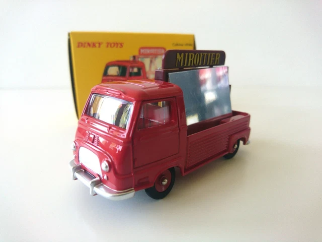 1 / 43 ème DINKY TOYS RENAULT 8 / jouet ancien EUR 95,00