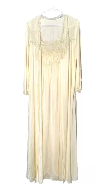 VINTAGE VASSARETTE FULL Length Robe &Nightgown Two Piece Set Yellow ...